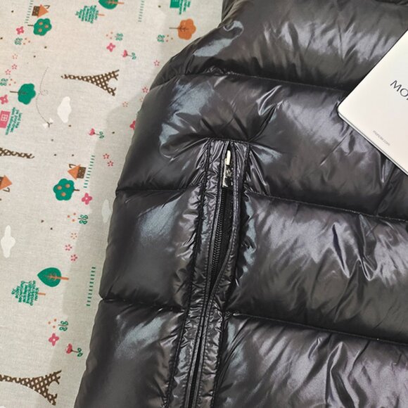 Moncler Padded Logo-Patch Gilet - Picture 7 of 12